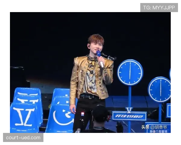 假如把徐嘉余放娱乐圈，他就是赛场冷面、私下零食柜炸开那种反差男，怎么看都好像有戏