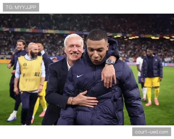 姆巴佩的队内角色如何影响更衣室氛围与团队协作？